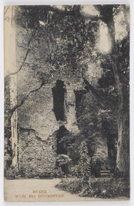 18295 Gezicht op de ruïne van het kasteel Duurstede te Wijk bij Duurstede.